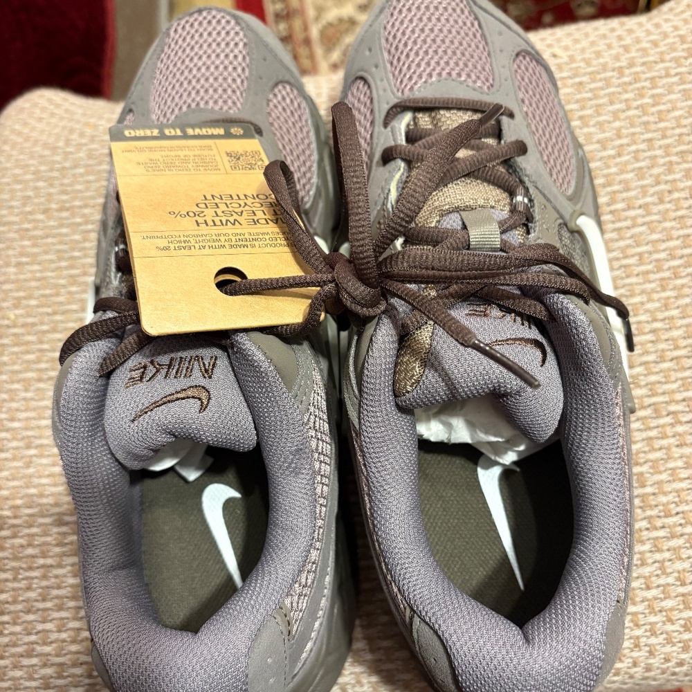 Nike Sneakers - Picture 6 of 7